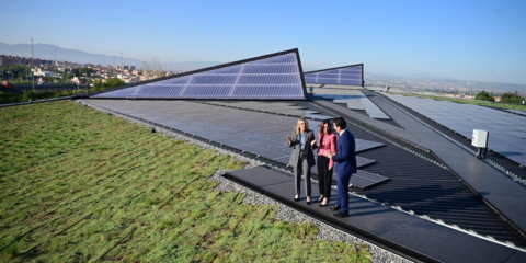 La nueva cubierta vegetal del Metro de Granada incluye 1.400 paneles fotovoltaicos