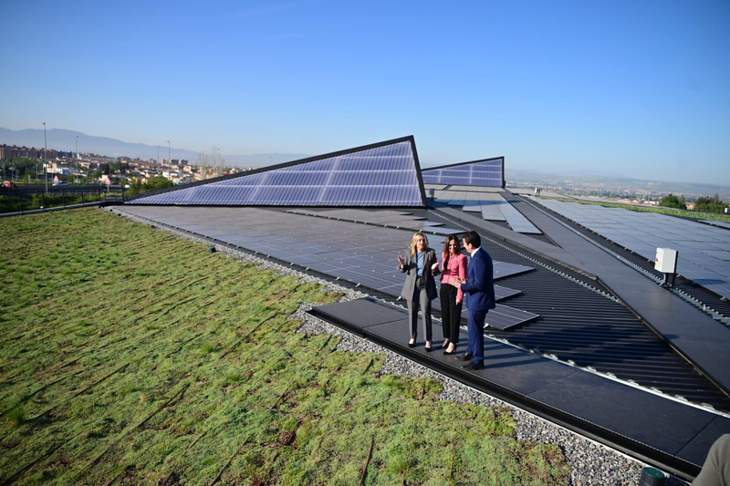 Cubierta fotovoltaica en el Metro de Granada.