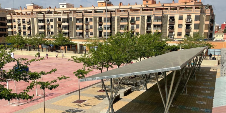 Pérgola fotovoltaica en el colegio municipal de Benimaclet.