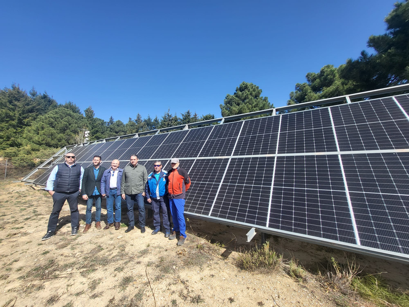 Paneles solares para el sondeo 'Los Prados' en Almería.