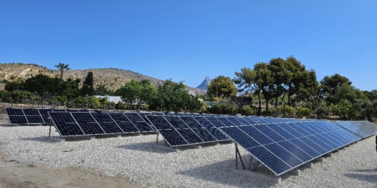 Planta fotovoltaica en la comunidad de regantes de Villajoyosa.