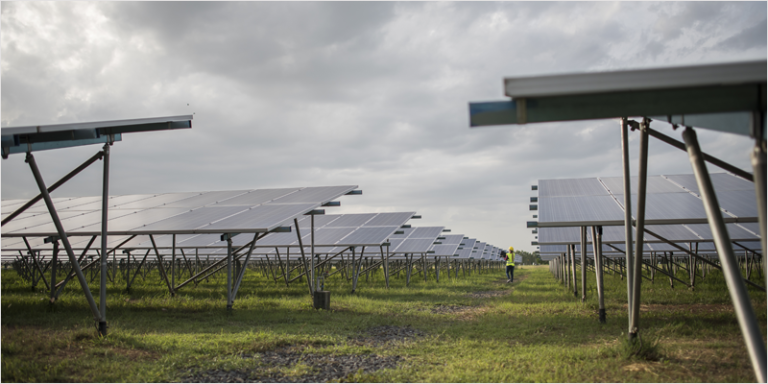 Foto de archivo de parque solar.