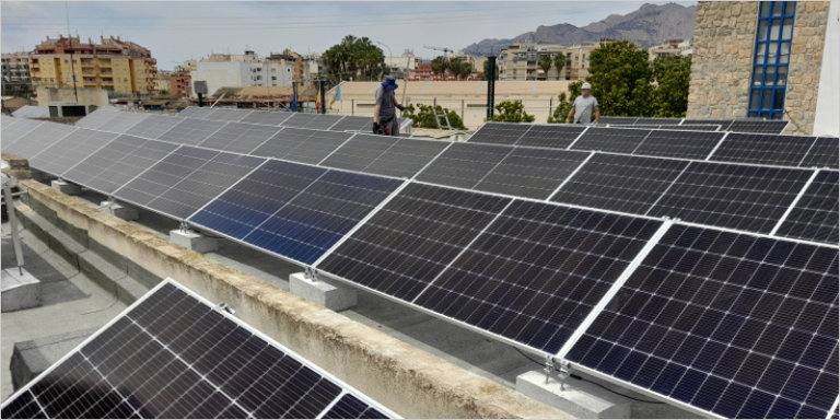 Instalación fotovoltaica de la Policía Local de Orihuela.