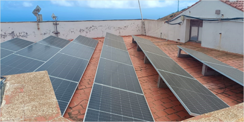 Finaliza la instalación de la cubierta fotovoltaica del edificio central del Cabildo de El Hierro