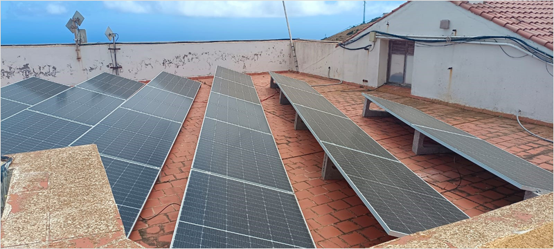 Cubierta fotovoltaica en la sede del Cabildo de El Hierro.