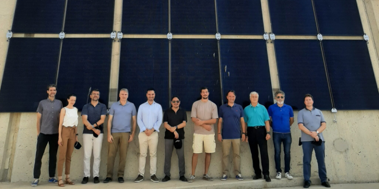 Paneles solares en el Puerto de Valencia.