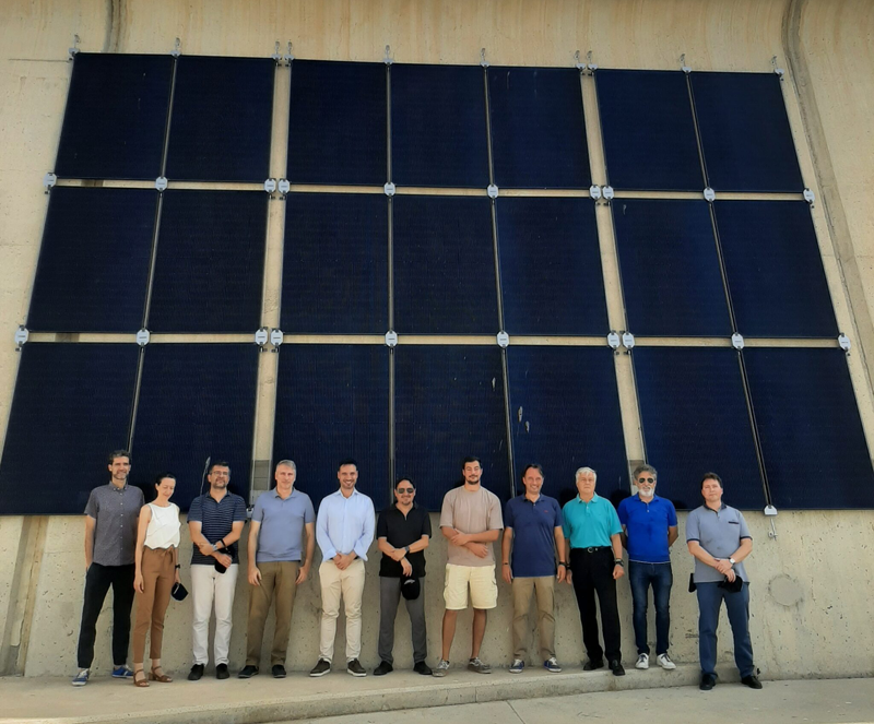 Paneles solares en el Puerto de Valencia.