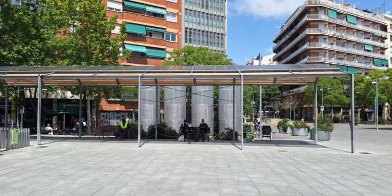 Pérgola fotovoltaica en la plaza Anna Lizaran.