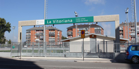 Adjudicada la instalación de la cubierta fotovoltaica del campo de fútbol de La Vitoriana en Vitoria