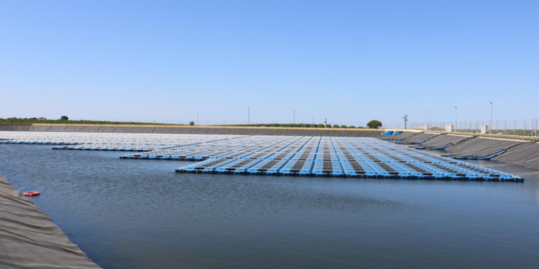 Planta solar flotante en la comunidad de regantes Sur-Andévalo.