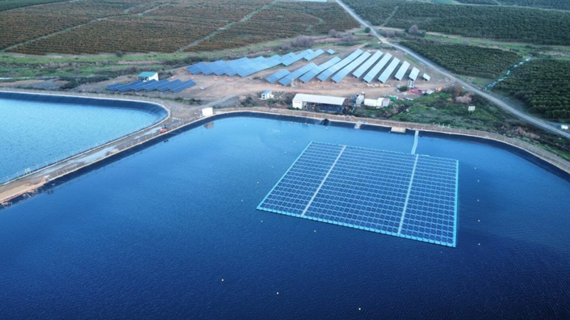 Plantas fotovoltaicas sobre suelo y flotantes.