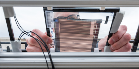 Investigadores del NREL mejoran la eficiencia en exteriores de las células solares de perovskita