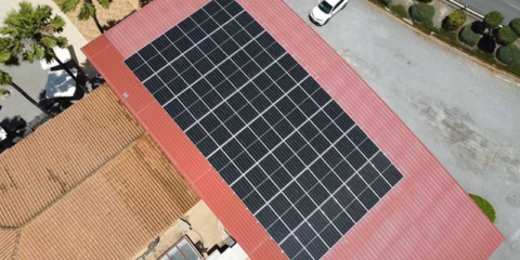 La Biblioteca de Caravana en La Nucía se convierte en el undécimo edificio municipal con placas solares