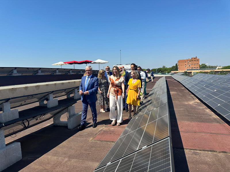 Instalación solar fotovoltaica en la cubierta de la Biblioteca Central del Campus de Badajoz.