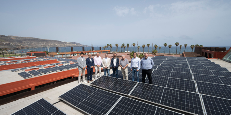 Paneles solares en la Orquesta Filarmónica de Gran Canaria.