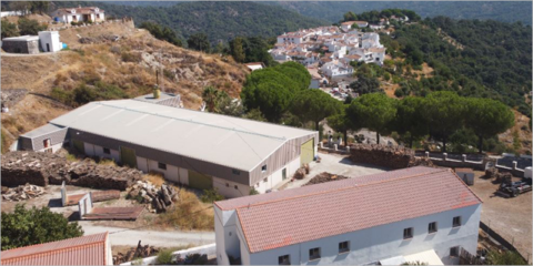 El Ayuntamiento de Benarrabá inicia las obras de dos cubiertas solares para una comunidad energética