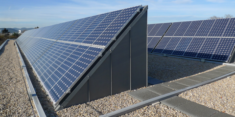 Adjudicadas las obras para instalar tres plantas fotovoltaicas en centros escolares de Pamplona