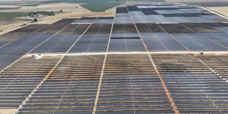 Parque fotovoltaico en Villanueva del Rey.