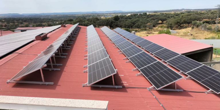 Cubierta fotovoltaica en Malpartida de Plasencia.