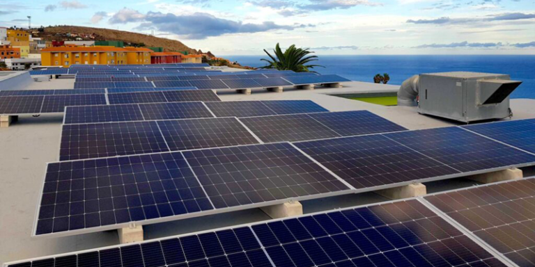 Cubierta fotovoltaica en el CEIP Manuel Galván de las Casas en San Pedro (Breña Alta).