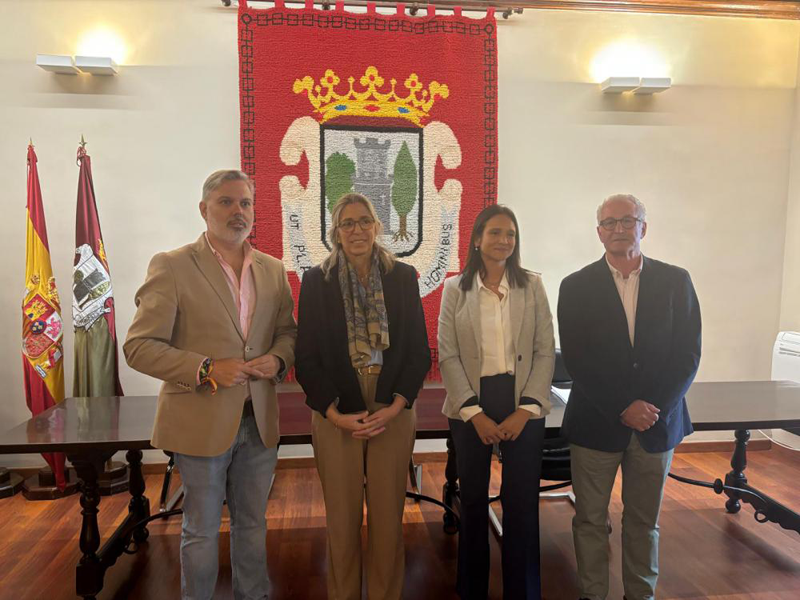 Representantes de Agenex y del Ayuntamiento de Palencia.