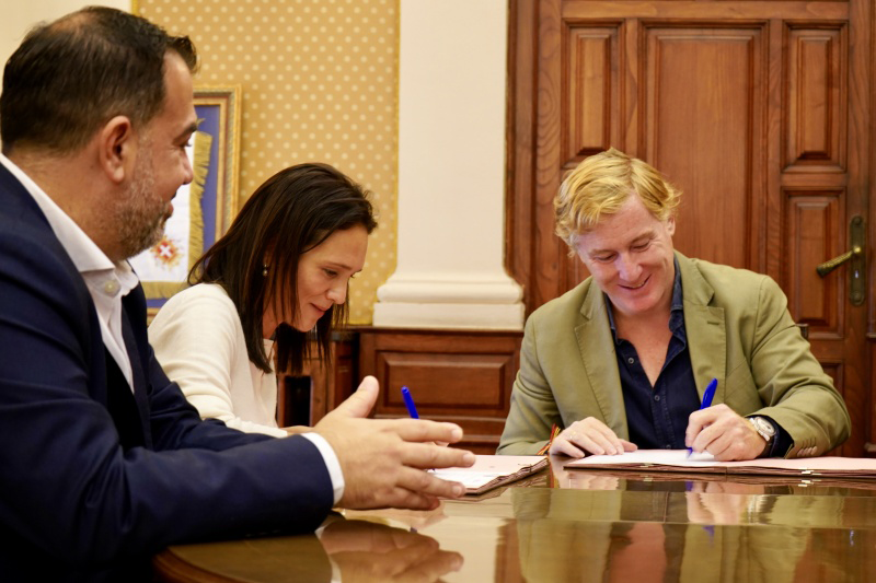 Firma de convenio entre el Ayuntamiento de Badajoz y la Agencia Extremeña de la Energía (Agenex).