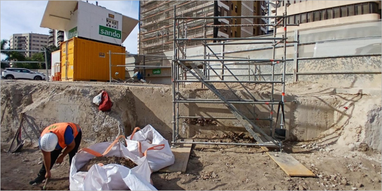 Cubo solar en las obras del Metro de Málaga.