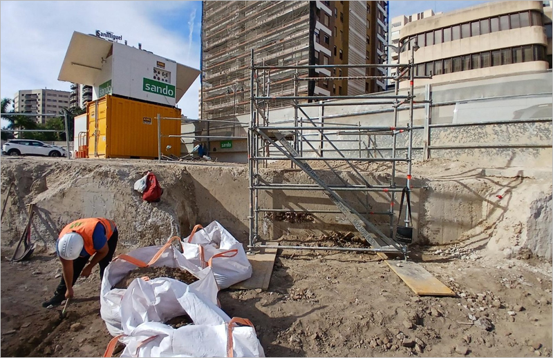 Cubo solar en las obras del Metro de Málaga.