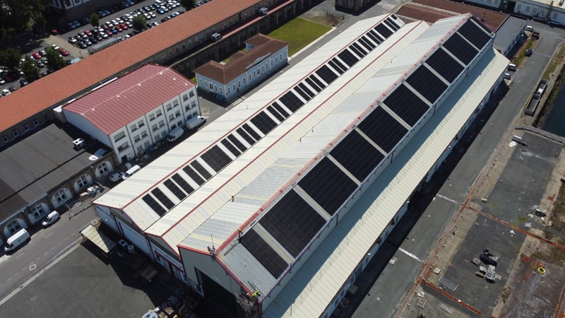 Cubierta fotovoltaica en el astillero de Navantia en Ferrol.