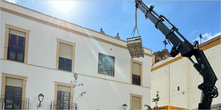 Trabajos de instalación de paneles solares.