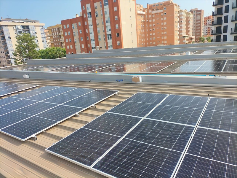 Cubierta fotovoltaica en la Piscina Provincial de Castellón.