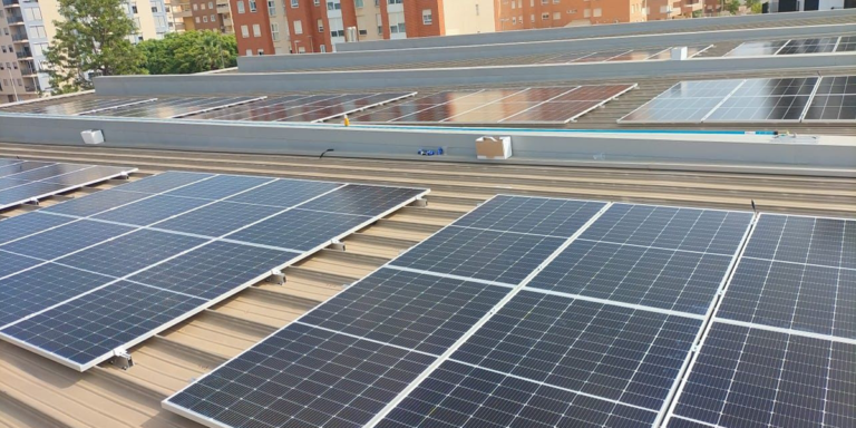 Cubierta fotovoltaica en la Piscina Provincial de Castellón.