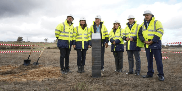 Obras de un parque fotovoltaico de 220 MW en Villarino de los Aires.