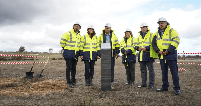 Obras de un parque fotovoltaico de 220 MW en Villarino de los Aires.