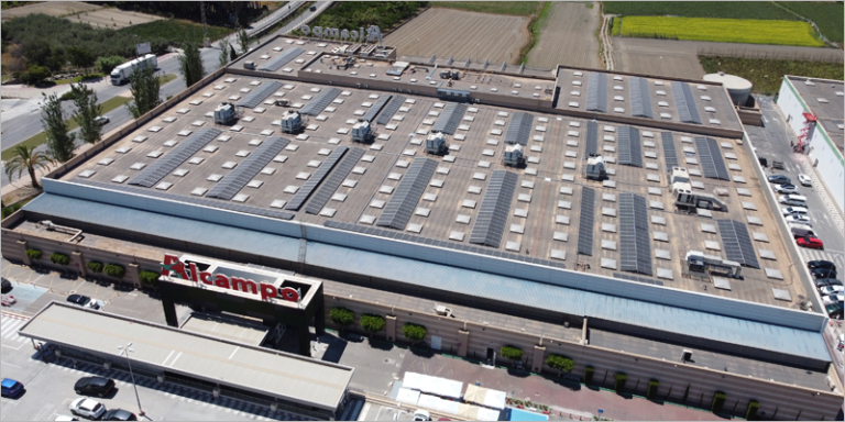 Cubierta fotovoltaica del hipermercado de Motril (Granada).