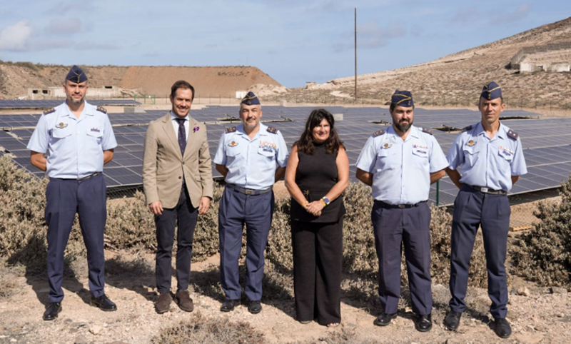 Transición Ecológica presenta la planta solar fotovoltaica de la Base Aérea de Gando de 1,18 MW de potencia