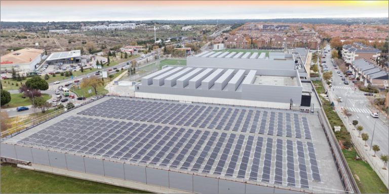 Boadilla del Monte finaliza la instalación de placas fotovoltaicas en la cubierta del polideportivo Condesa de Chinchón