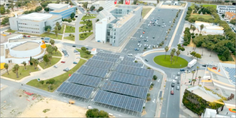 La Universidad de Huelva ultima la instalación de marquesinas solares en el campus de El Carmen