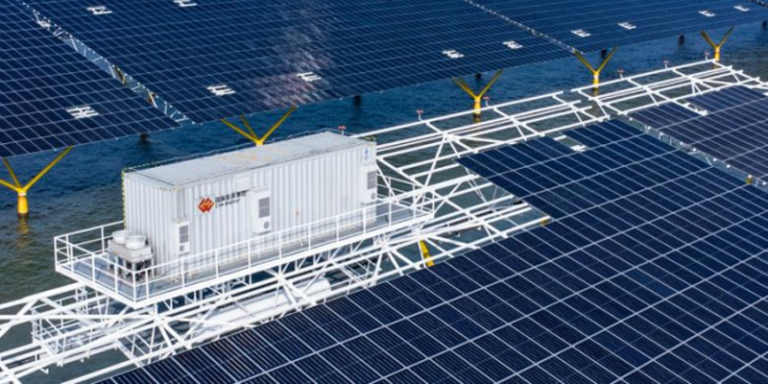 planta de energía fotovoltaica marina junto a la ciudad china de Dongying