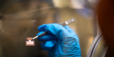 Un estudio identifica una estrategia que mejora el rendimiento y la estabilidad de las células solares